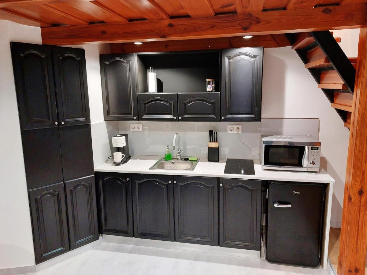 Square 16 Apartman - Absolutely Central Location With Self Check In Сомбатхей Экстерьер фото